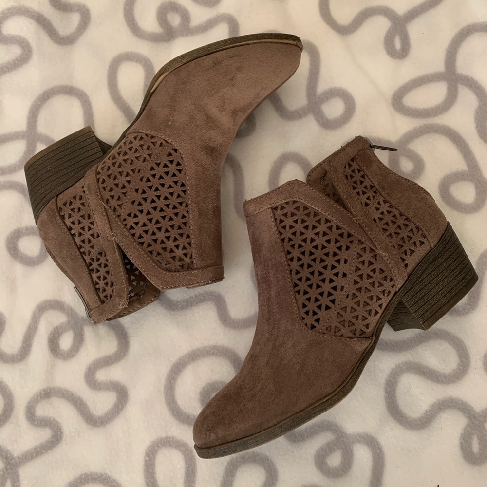 Madden NYC Henleyy Ankle Booties